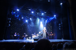 Stephen Kane performs on stage Norwegian Gem.jpg